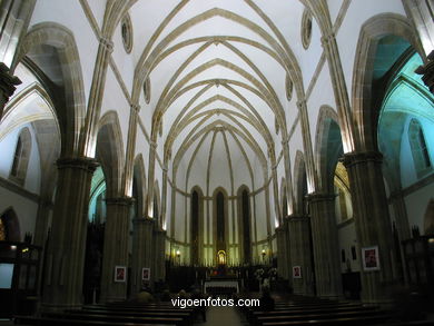 Iglesia Santiago de Vigo  - Manuel Felipe Quintana (1896) (AVDA GARCIA BARBON)
-  (Ver mapa). 