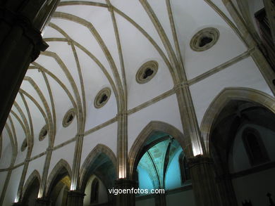 Iglesia Santiago de Vigo  - Manuel Felipe Quintana (1896) (AVDA GARCIA BARBON)
-  (Ver mapa). 