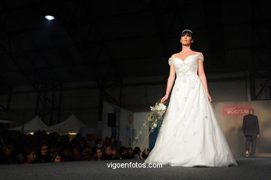 WEDDING DRESSES. BRIDAL GOWN. COLLECTION 2008. RUNWAY FASHION