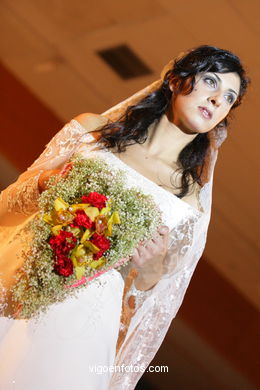 WEDDING FLOWERS, BRIDAL BOUQUETS, SILK WEDDING FLOWERS, WEDDING BOUQUET PRESERVATION