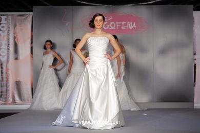 WEDDING DRESSES. COLLECTION 2010. RUNWAY FASHION. PRONOVIAS
