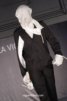Ser - Manumago - Runway Fashion of young fashion designer. Vigoferia 2005 - Spain. 