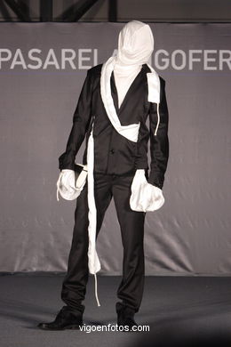 Ser - Manumago - Runway Fashion of young fashion designer. Vigoferia 2005 - Spain. 