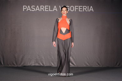 Mitologia Griega - Fernando Zubikoa 
(Runway Fashion of young fashion designer 2005)
. 