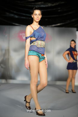 Almudena Alcaide . Pasarela de J�venes Dise�adores 2009 - Vigoferia. 