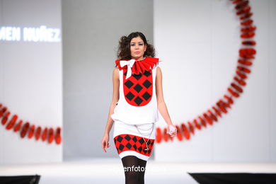 Carmen N��ez Campos. Tesoira 2006. Fashion Designers. 