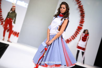 Carmen N��ez Campos. Pasarela Tesoira 2006 de Nuevos Creadores de Moda. Centro Cultural Caixanova. Vigo.. 