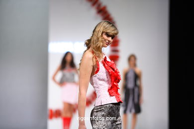M Jesus Soteliño Garrido. Pasarela Tesoira 2006 de Nuevos Creadores de Moda. Centro Cultural Caixanova. Vigo..