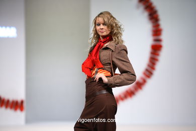 Ana María Pumar Suárez. Pasarela Tesoira 2006 de Nuevos Creadores de Moda. Centro Cultural Caixanova. Vigo..
