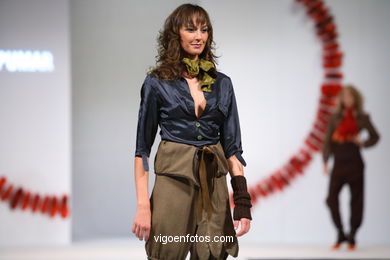 Ana María Pumar Suárez. Pasarela Tesoira 2006 de Nuevos Creadores de Moda. Centro Cultural Caixanova. Vigo..