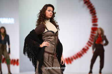 Ana María Pumar Suárez. Pasarela Tesoira 2006 de Nuevos Creadores de Moda. Centro Cultural Caixanova. Vigo..