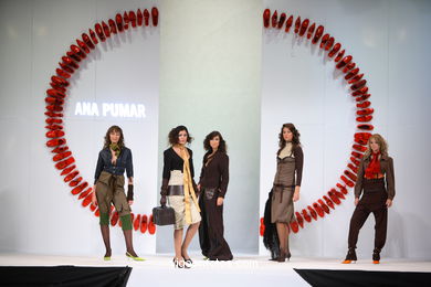 Ana María Pumar Suárez. Pasarela Tesoira 2006 de Nuevos Creadores de Moda. Centro Cultural Caixanova. Vigo..