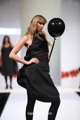 Saray Fernández Marques. Pasarela Tesoira 2006 de Nuevos Creadores de Moda. Centro Cultural Caixanova. Vigo..