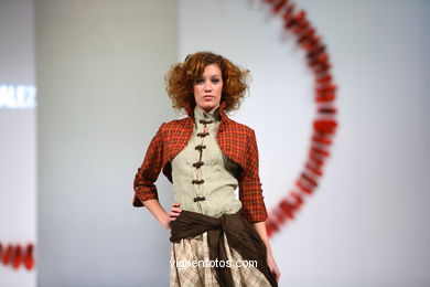 María Teresa Iglesias González. Pasarela Tesoira 2006 de Nuevos Creadores de Moda. Centro Cultural Caixanova. Vigo..