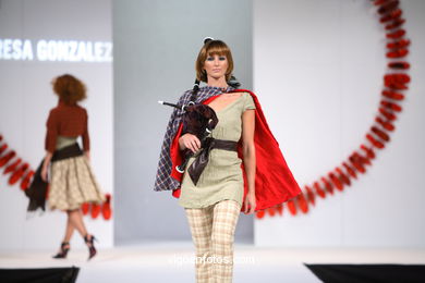 María Teresa Iglesias González. Pasarela Tesoira 2006 de Nuevos Creadores de Moda. Centro Cultural Caixanova. Vigo..