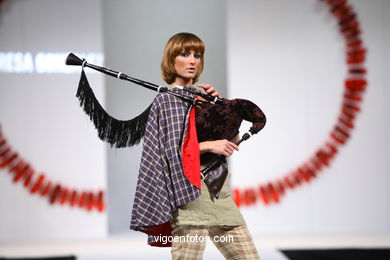 María Teresa Iglesias González. Pasarela Tesoira 2006 de Nuevos Creadores de Moda. Centro Cultural Caixanova. Vigo..