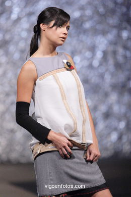 Ana Flora Rodríguez Bordas. Colección: Collage's collection. Pasarela Tesoira 2007 de Nuevos Creadores de Moda. Centro Cultural Caixanova. Vigo. (15/11/2007).
