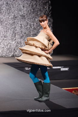 Mar�a Rosa Mart�nez Isla. Runway Fashion of young designer 2007. Tesoira 2007. 