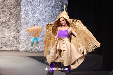 Mar�a Rosa Mart�nez Isla. Runway Fashion of young designer 2007. Tesoira 2007. 