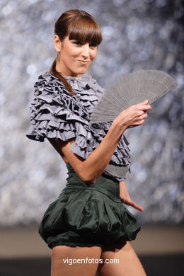 Lidia Poza Pi�eiro. Colecci�n: Tarde de Domingo. Pasarela Tesoira 2007 de Nuevos Creadores de Moda. Centro Cultural Caixanova. Vigo. (15/11/2007). 