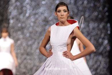 Carolina Gonz�lez Garc�a. Runway Fashion of young designer 2007. Tesoira 2007. 