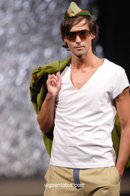 Leticia Priegue Lago. Runway Fashion of young designer 2007. Tesoira 2007. 