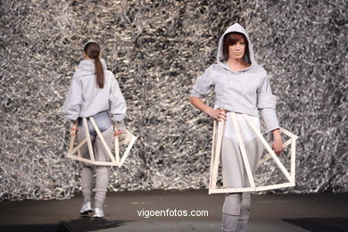Maruxa Calder�n Pall�n. Runway Fashion of young designer 2007. Tesoira 2007. 