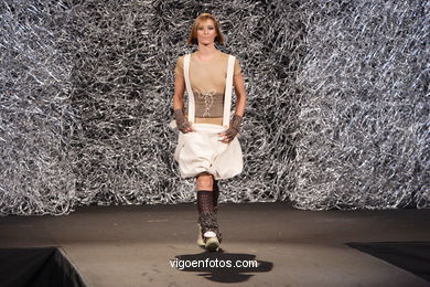 Luc�a Casanova Y��ez
(Runway Fashion of young designer 2007. Tesoira 2007)
. 