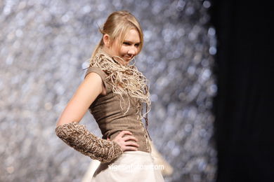 Luc�a Casanova Y��ez
(Runway Fashion of young designer 2007. Tesoira 2007)
. 