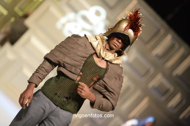Marcos Barra Rodr�guez. Pasarela de moda Tesoira 2008. 