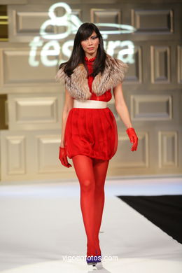 Roc�o Caram�s Castro. Pasarela de moda Tesoira 2008. 