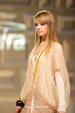 Alba V�zquez de las Heras. Pasarela de moda Tesoira 2008. 