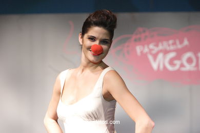 Tessa Pujadas - Colección: Romantic Circus - Pasarela de Moda de Jóvenes Diseñadores 2007. Vigo. Vigoferia.