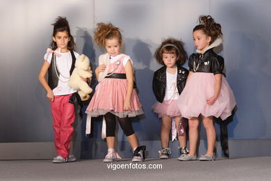 Maria Lorenzo y Cristina Megias - Collection: Romatic Rock - Young Fashion Designers Awards ceremony 2007. Vigo (Spain). Vigoferia.