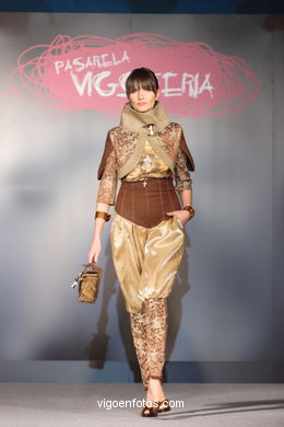 Grupo: Chihuahua (Miguel Angel Iba�ez Y Miguel Angel Brie�o) - Collection: Santas - Young Fashion Designers Awards ceremony 2007. Vigo (Spain). Vigoferia. 