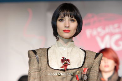 Vicky Avaca - Colección: Las Viajantes - Pasarela de Moda de Jóvenes Diseñadores 2007. Vigo. Vigoferia.