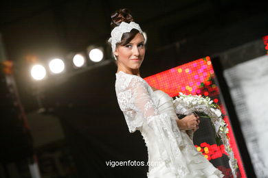 WEDDING DRESSES. COLLECTION 2010. RUNWAY FASHION. SPOSA NOIVAS 2010. 