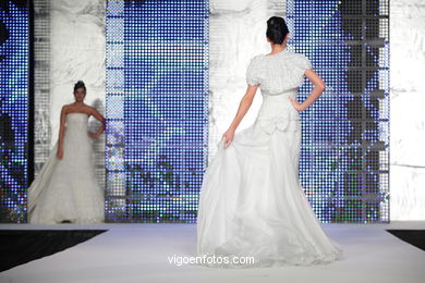 WEDDING DRESSES. COLLECTION 2010. RUNWAY FASHION. PRONOVIA 2010. 