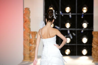 WEDDING DRESSES. COLLECTION 2011. RUNWAY FASHION