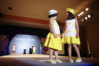 Ainhoa Zai Dua Mas - Primavera Amarilla. Runway Fashion of young fashion designer. Vigoferia 2006 - Spain.