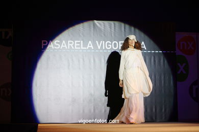 Eva Inda Asnariz - Muerte Blanca. Runway Fashion of young fashion designer. Vigoferia 2006 - Spain. 