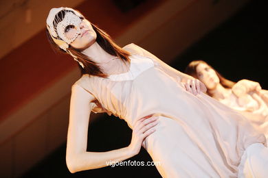Eva Inda Asnariz - Muerte Blanca. Runway Fashion of young fashion designer. Vigoferia 2006 - Spain. 