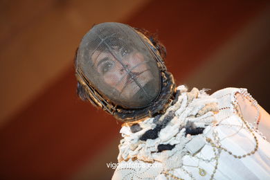 Laura Bergas Ferrol - Fragile. Pasarela de Jóvenes Diseñadores 2006. Vigo. Vigoferia.