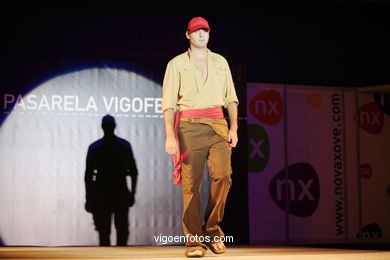 Olalla Novoa - Puesta a Punto. Runway Fashion of young fashion designer. Vigoferia 2006 - Spain.