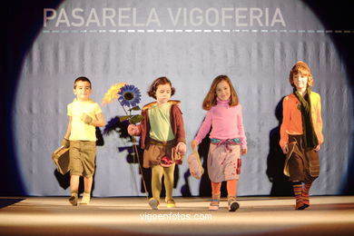 Ana María Pumar Suarez - El Despertar. Runway Fashion of young fashion designer. Vigoferia 2006 - Spain.