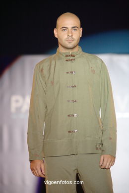 Grupo Zaldumbide - Latitud Norte. Runway Fashion of young fashion designer. Vigoferia 2006 - Spain.