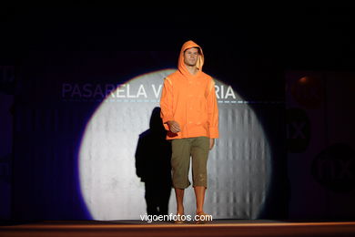 Grupo Zaldumbide - Latitud Norte. Runway Fashion of young fashion designer. Vigoferia 2006 - Spain.
