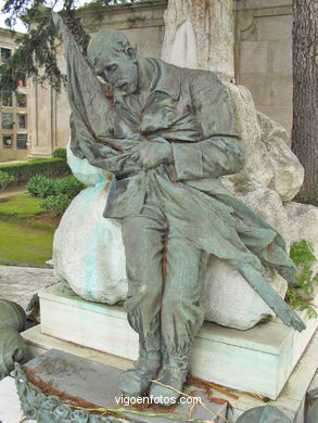Monumento funerario de la Cruz Roja a los Soldados repatriados de Cuba y Filipinas muertos en Vigo - Francisco Asorey González. (1907)
- (Map location).
