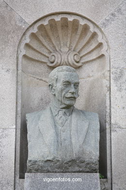 Monumento a Julio Verne  - Jos� Molares. (2005)
-  (Map location). 