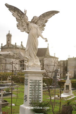 Escultura en panteón Molíns . (1906)
- (Map location).